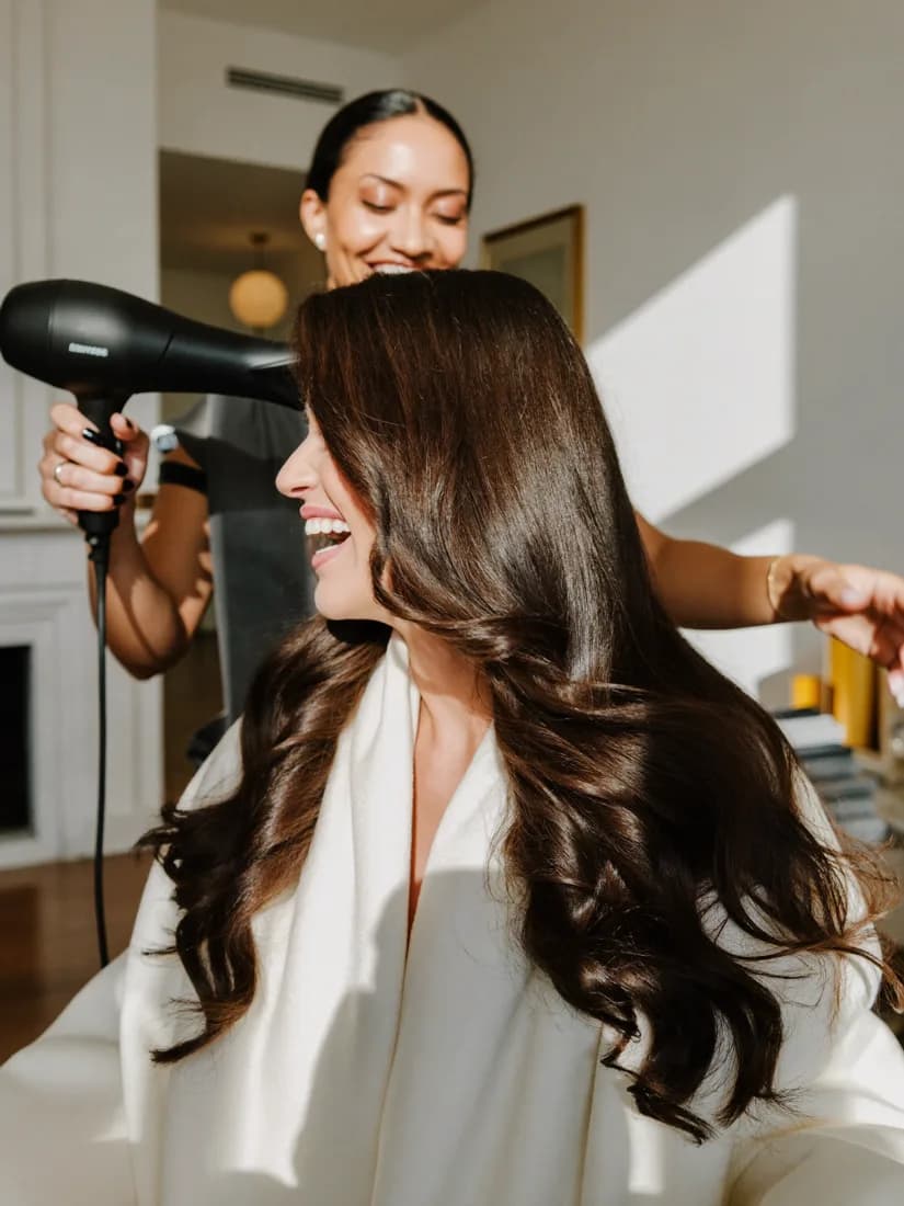 Piega con phon su capelli lunghi e mossi